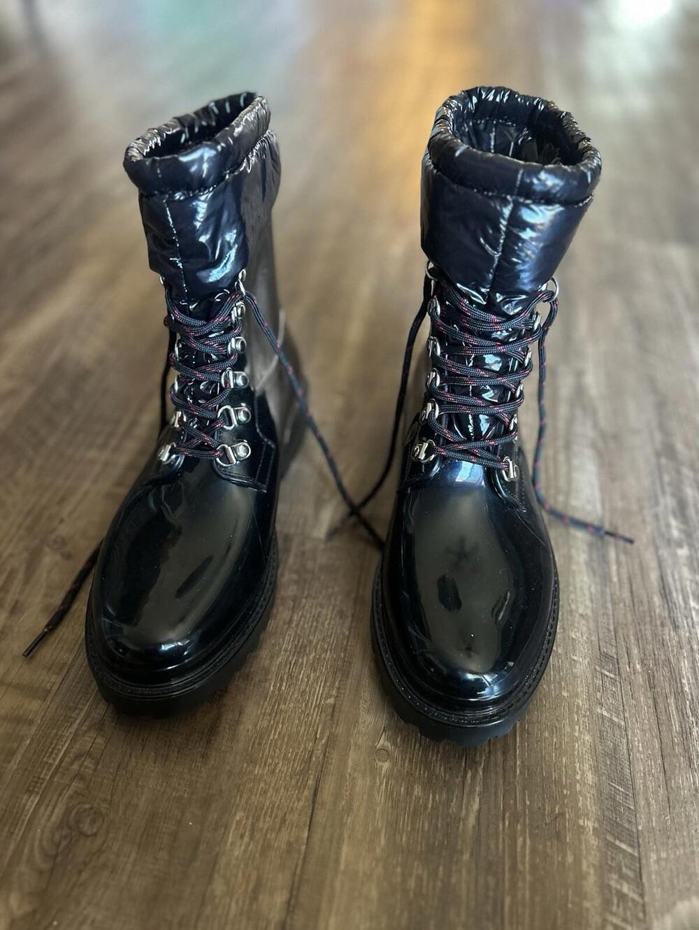 Nine West KeepIt All Weather Combat Boots Women’s Size 11, Glossy Black and Red